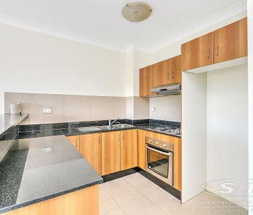 Bright, Spacious & Modern - Photo 3