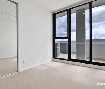 Top-Floor Living with Impressive Views - Photo 2