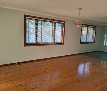 Comfortable 3 beds house in a convenient location - Photo 1