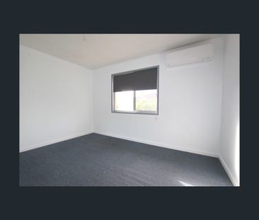 12 Bernice Street, Loganlea, Qld 4131 - Photo 3