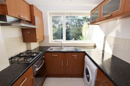 1 bedroom ground floor flat to rent - Photo 4