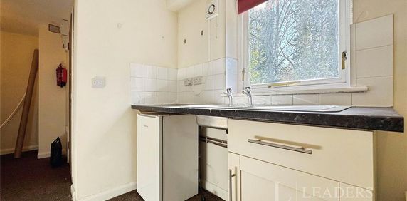 1 bedroom in a house share to rent - Photo 2