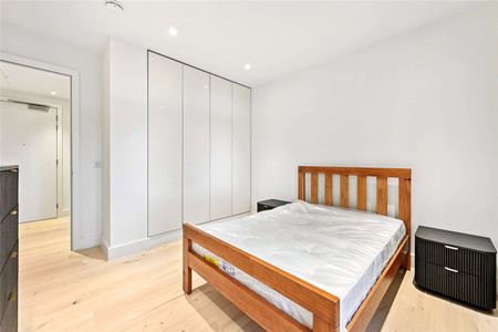 A spacious two bed apartment located in the heart of Waterloo. - Photo 5