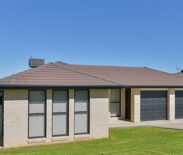 OXLEY VALE - Four Bedroom Double Garage - Photo 3