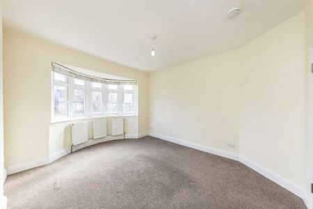 4 bedroom semi-detached house to rent - Photo 2