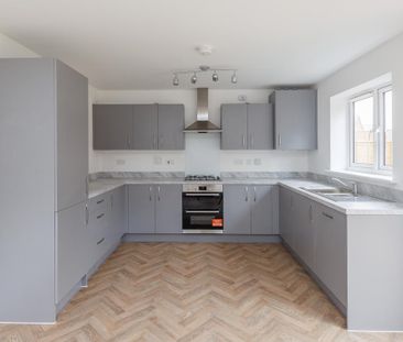 5 bedroom semi-detached house to rent - Photo 2