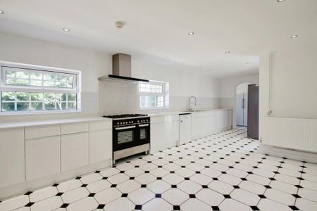 8 bedroom detached house to rent - Photo 2