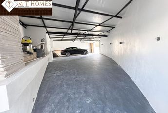 LARGE DETACHED VILLA WITH PRIVATE POOL AND GARDEN