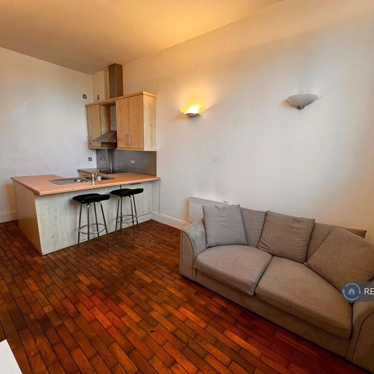 1 bedroom flat to rent - Photo 1
