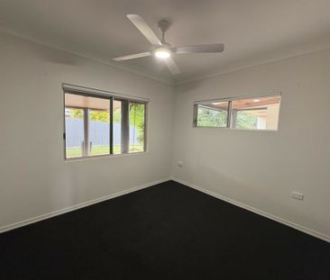 Spacious double story house and self contained granny flat - Photo 4