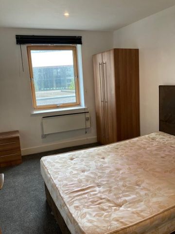 Studio Flat, Clarence Dock, LS10 - Photo 2