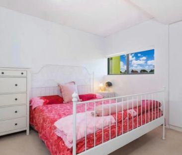 MODERN ONE BEDROOM APARTMENT - Photo 4