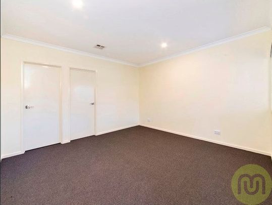 3-Bedroom Townhouse Offering Modern Comfort in Prime Garran Location - Photo 1