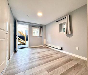 Newly Renovated Ground floor 3Bed1Bath House West Vancouver - Photo 2