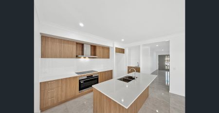 Brand new and ready for you - 4 bedroom family beauty! - Photo 2