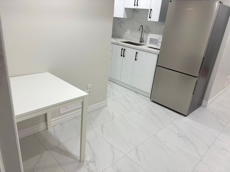 For Lease - 256 Palmerston Avenue, Toronto, Ontario - Photo 2