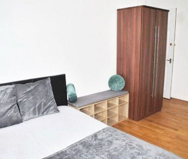 Room in a Shared Flat, Hersham Close, SW15 - Photo 1