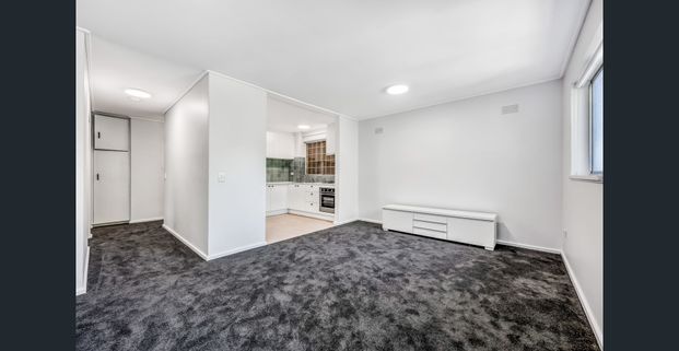 Freshly Updated North Melbourne Apartment – Inspection a Must - Photo 1