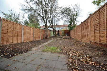 3 bedroom terraced house to rent - Photo 4