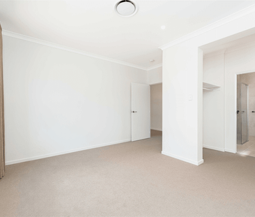 Brand New 5-Bedroom Luxury Home with 5.5 Bathrooms in Carindale | L... - Photo 4