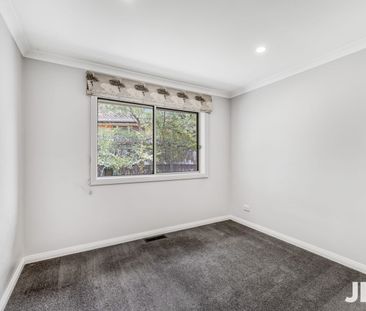 Spacious Family Home in Prime Blackburn North Location - Photo 5