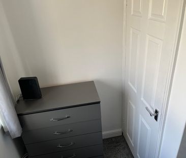 Room in a Shared House, Hyde Close, NG11 - Photo 2