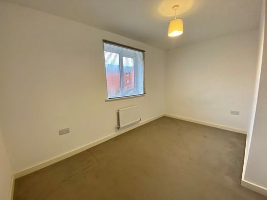 Hampton Gardens - Photo 1