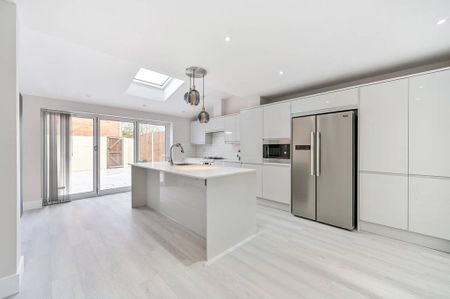 3 bedroom terraced house to rent - Photo 2