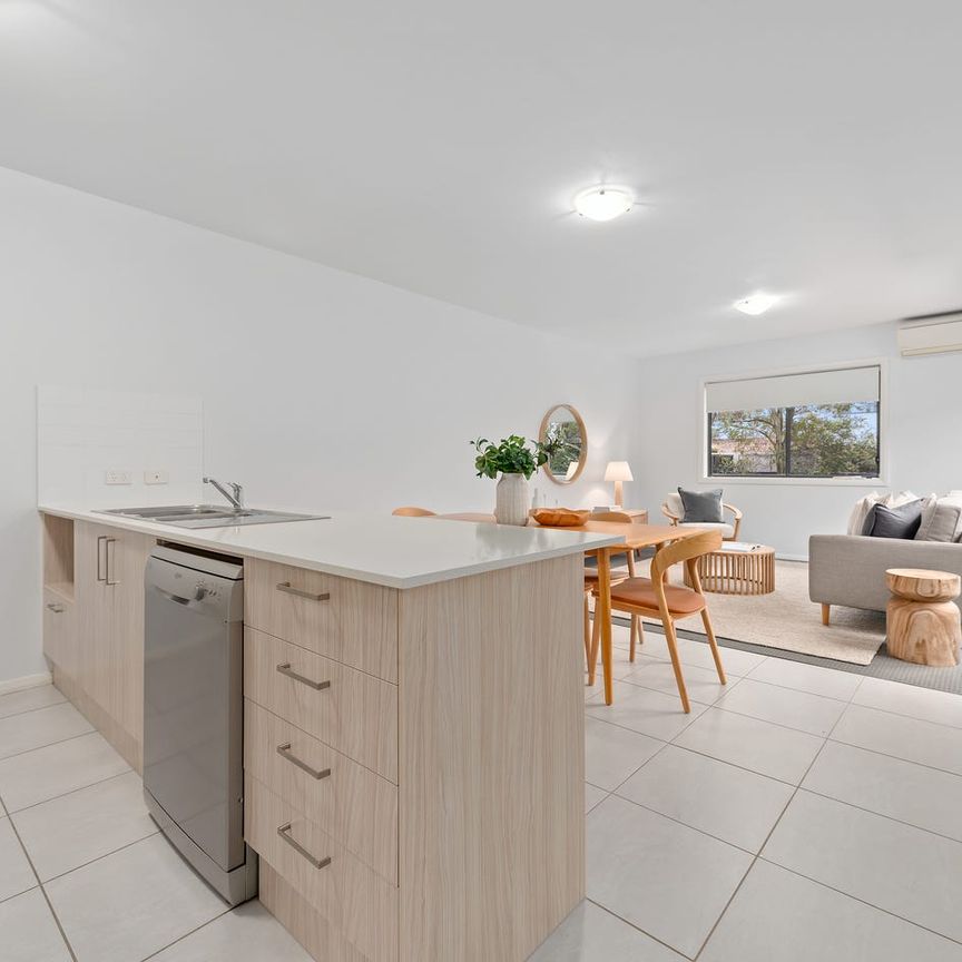 Simple living with low maintenance - Photo 1