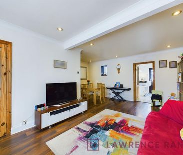 3 bedroom end of terrace house to rent - Photo 3