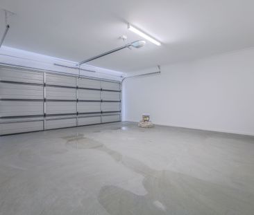 Easy living with low yard maintenance! - Photo 3