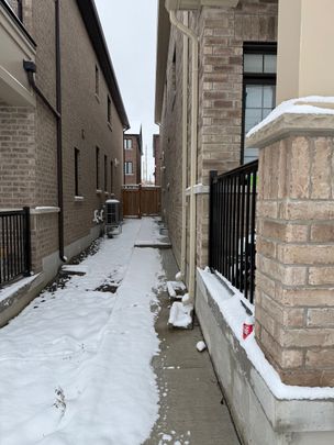 For Lease - 43 Allangrove Avenue Unit# Basement, East Gwillimbury, Ontario - Photo 1