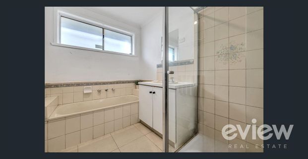 Charming Family Home in Werribee! - Photo 1