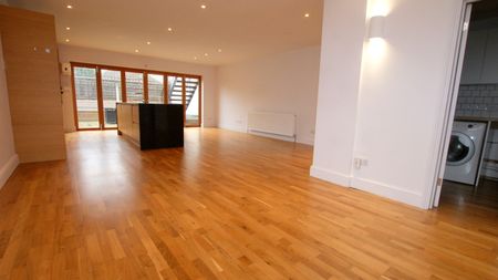 122 Prestbury Road, CHELTENHAM GL522DP - Photo 2