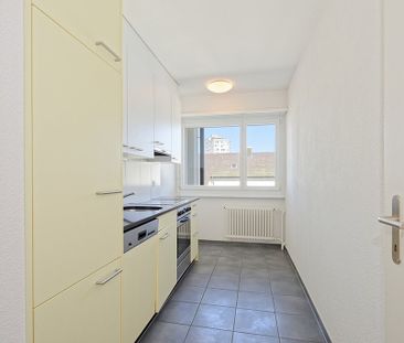 Rent a 3 rooms apartment in Suhr - Photo 1