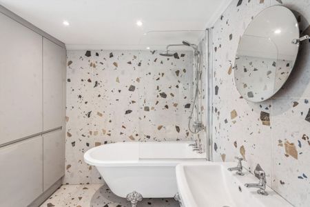 A beautifully presented one-bedroom apartment on a sought-after Pimlico street in Belgravia, SW1V. - Photo 4