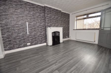 3 Bedroom Semi-Detached House - Photo 3