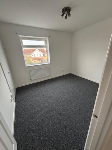 3 bedroom end of terrace house to rent - Photo 4