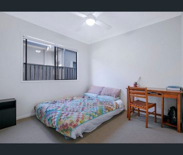 Charming Two-Storey Home in Fitzgibbon - Photo 4