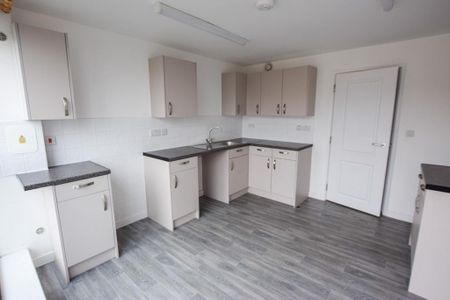 3 bedroom apartment to rent - Photo 4