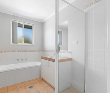 MODERN & LOW-MAINTENANCE LIVING IN THURGOONA - Photo 6