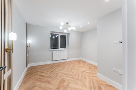 Flat 2, 33 Lawrence Buildings, London N16 - Photo 2