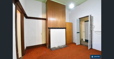 Walking distance to transportation and shopping centre - Photo 5