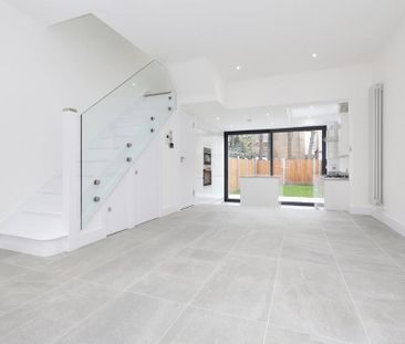 4 bedroom terraced house to rent - Photo 3