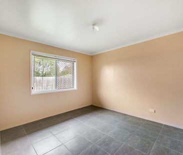 Fantastic Opportunity – Solid 3-Bedroom Home on Large 809sqm Block! - Photo 6