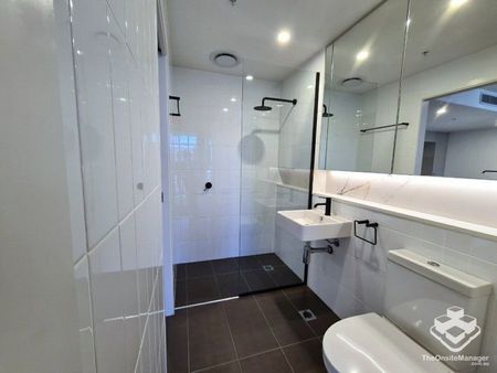 Fully Furnished 1 Bedroom 1 Bathroom / 1 Car Apt - Photo 4