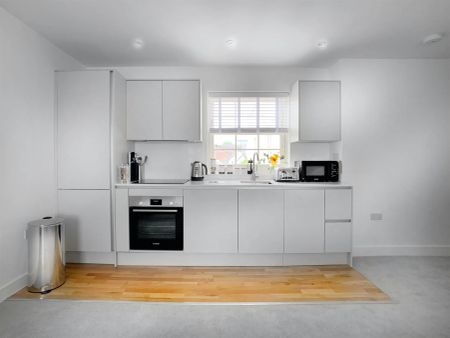 1 Bed, Apartment - Photo 3