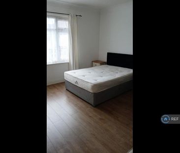 1 bedroom in a flat share to rent - Photo 6