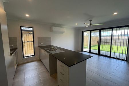 Modern 4-Bedroom Home in Park Ridge! - Photo 2