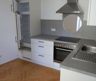 Provisionsfrei: Renovierter 75m² Altbau mit Einbauküche und 3 Zimme... - Photo 5